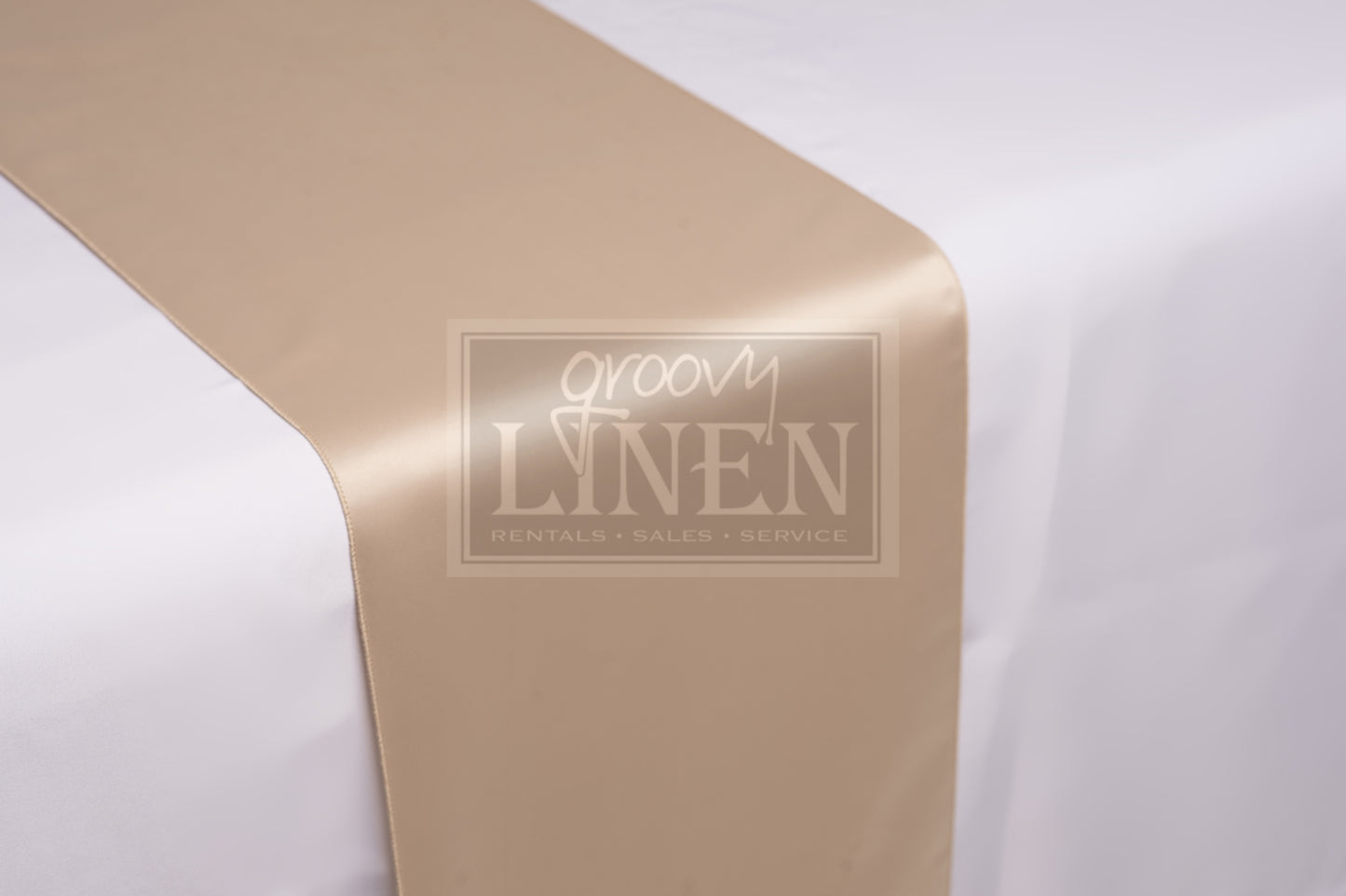 Vintage Champagne Lamour Table Runner